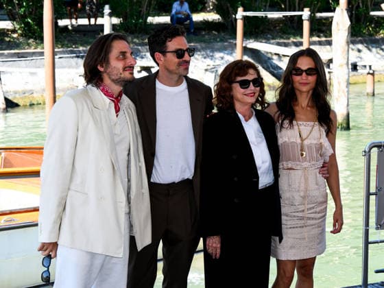 IPA88190961 - Venice, 83rd Venice International Film Festival 2026 - Day 5 - Photocall for the film The Echo Chamber. Pictured: Luca Marinelli, Andrea Pallaoro, Susan Sarandon, Alicia Vikander  Copyright: xAlbertoxTerenghix xPoolxPhotoxEventsx08x 88190961