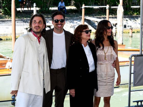IPA88190964 - Venice, 83rd Venice International Film Festival 2026 - Day 5 - Photocall for the film The Echo Chamber. Pictured: Luca Marinelli, Andrea Pallaoro, Susan Sarandon, Alicia Vikander  Copyright: xAlbertoxTerenghix xPoolxPhotoxEventsx08x 88190964
