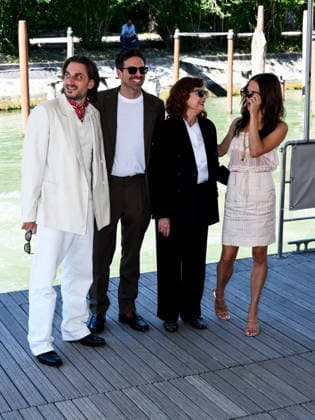 IPA88190989 - Venice, 83rd Venice International Film Festival 2026 - Day 5 - Photocall for the film The Echo Chamber. Pictured: Luca Marinelli, Andrea Pallaoro, Susan Sarandon, Alicia Vikander  Copyright: xAlbertoxTerenghix xPoolxPhotoxEventsx08x 88190989