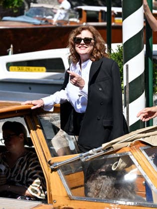 IPA88190302 - Venice, 83rd Venice International Film Festival 2026 - Day 5 - Arrivals at the Excelsior Hotel™s pier - Pictured: Susan Sarandon  Copyright: xSimonexComix xPoolxPhotoxEventsx08x 88190302