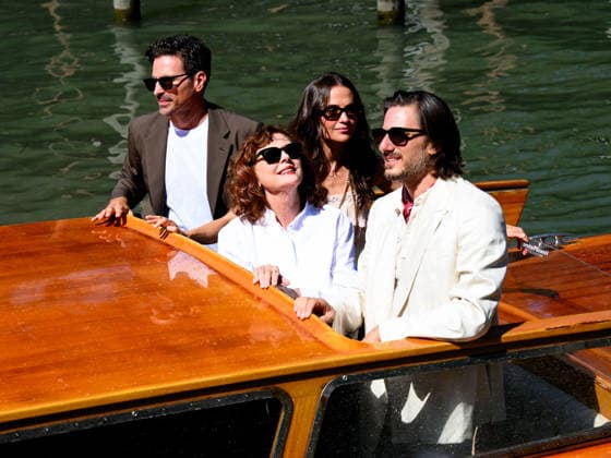 IPA88190938 - Venice, 83rd Venice International Film Festival 2026 - Day 5 - Photocall for the film The Echo Chamber. Pictured: Luca Marinelli, Andrea Pallaoro, Susan Sarandon, Alicia Vikander  Copyright: xAlbertoxTerenghix xPoolxPhotoxEventsx08x 88190938