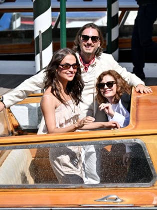 IPA88191004 - Venice, 83rd Venice International Film Festival 2026 - Day 5 - Arrivals at the Excelsior Hotel pier - Pictured: Alicia Vikander, Luca Marinelli, Susan Sarandon  Copyright: xSimonexComix xPoolxPhotoxEventsx08x 88191004