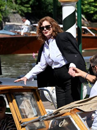 IPA88190298 - Venice, 83rd Venice International Film Festival 2026 - Day 5 - Arrivals at the Excelsior Hotel pier - Pictured: Susan Sarandon  Copyright: xSimonexComix xPoolxPhotoxEventsx08x 88190298