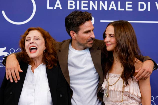 September 6, 2026, Venice, ITALY: (L-R) Susan Sarandon, Andrea Pallaoro and Alicia Vikander pose for the photocall of ™The Echo Chamber at the 83rd annual Venice International Film Festival, in Venice, Italy, 06 September 2026. The movie is presented in official competition Venezia83 at the festival running from 02 to 12 September 2026. ANSA FABIO FRUSTACI. Venice ITALY  - ZUMAa110 20260906_zaf_a110_055 Copyright: xFabioxFrustacix