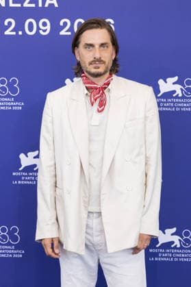 The Echo Chamber Photocall - The 83rd Venice International Film Festival VENICE, ITALY - SEPTEMBER 06:Luca Marinelli attends the The Echo Chamber Photocall during the 83rd Venice International Film Festival at Palazzo del Casino on September 06, 2026 in Venice, Italy. Primo Barol Anadolu Venice Italy. Editorial use only. Please get in touch for any other usage.  Copyright: x2026xAnadoluxPrimoxBarolx