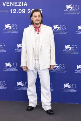 The Echo Chamber Photocall - The 83rd Venice International Film Festival VENICE, ITALY - SEPTEMBER 06:Luca Marinelli attends the The Echo Chamber Photocall during the 83rd Venice International Film Festival at Palazzo del Casino on September 06, 2026 in Venice, Italy. Primo Barol Anadolu Venice Italy. Editorial use only. Please get in touch for any other usage.  Copyright: x2026xAnadoluxPrimoxBarolx