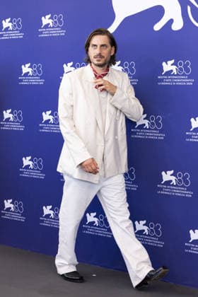 The Echo Chamber Photocall - The 83rd Venice International Film Festival VENICE, ITALY - SEPTEMBER 06:Luca Marinelli attends the The Echo Chamber Photocall during the 83rd Venice International Film Festival at Palazzo del Casino on September 06, 2026 in Venice, Italy. Primo Barol Anadolu Venice Italy. Editorial use only. Please get in touch for any other usage.  Copyright: x2026xAnadoluxPrimoxBarolx