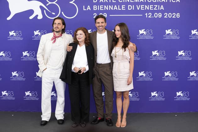 IPP Photo by Daniele Cifala’, Venice, September 5, 2026. The Echo Chamber Photocall. The 83rd Venice International Film Festival. Pictured: Luca Marinelli, Susan Sarandon, Andrea Pallaoro, and Alicia Vikander. Italy Photo Press World. Copyright The Echo Chamber Photocall T