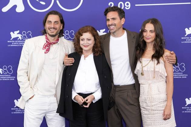 IPP Photo by Daniele Cifala’, Venice, September 5, 2026. The Echo Chamber Photocall. The 83rd Venice International Film Festival. Pictured: Luca Marinelli, Susan Sarandon, Andrea Pallaoro, and Alicia Vikander. Italy Photo Press World. Copyright The Echo Chamber Photocall T