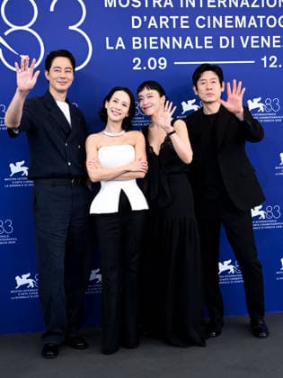 IPA88195689 - Venice, 83rd Venice International Film Festival 2026 - Day 5 - Photocall for the film Ga-neung-han Sa-rang (Possible Love) . Pictured: Jo In-sung, Cho Yeo-jeong, Jeon Do-yeon, and Seol Kyeon  Copyright: xAlbertoxTerenghix xPoolxPhotoxEventsx08x 88195689