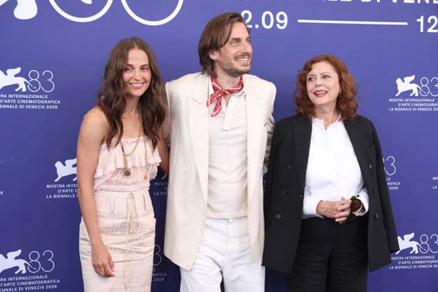 Alicia Vikander, Luca Marinelli, and Susan Sarandon at the photocall for the film *The Echo Chamber* at the 2026 Venice Biennale—the 83rd Venice International Film Festival—at the Palazzo del Casino in Venice, September 6, 2026 Foto:xD.xBedrosianx xFuturexImagex echo_6938