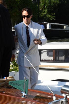 IPA88198268 - Venice: The cast of the film *Primetime* arrives at the Hotel Excelsior™s pier for the red carpet. Alicia Vikander and Sarandon-Geena Davis were also spotted; pictured is Robert Pattinson.  Copyright: xFRANCESCAxVIECELIx xFrancescaxViecelix 88198268