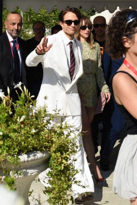 IPA88198277 - Venice: The cast of the film *Primetime* arrives at the Hotel Excelsior s pier for the red carpet. Alicia Vikander and Sarandon-Geena Davis were also spotted; pictured is Robert Pattinson.  Copyright: xFRANCESCAxVIECELIx xFrancescaxViecelix 88198277