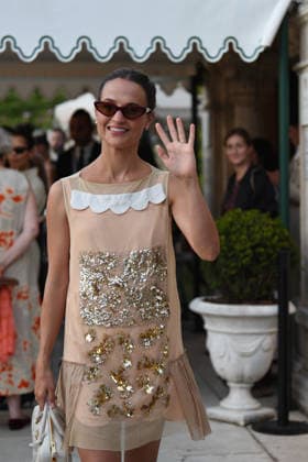IPA88198290 - Venice: The cast of the film *Primetime* arrives at the Hotel Excelsior™s pier for the red carpet. Alicia Vikander and Sarandon-Geena Davis were also spotted; pictured here is Alicia Vikander.  Copyright: xFRANCESCAxVIECELIx xFrancescaxViecelix 88198290