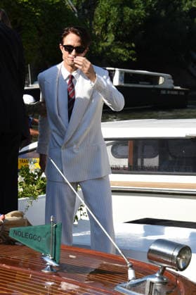 IPA88198269 - Venice: The cast of the film *Primetime* arrives at the Hotel Excelsior™s pier for the red carpet. Alicia Vikander and Sarandon-Geena Davis were also spotted; pictured is Robert Pattinson.  Copyright: xFRANCESCAxVIECELIx xFrancescaxViecelix 88198269