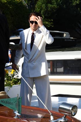 IPA88198270 - Venice: The cast of the film *Primetime* arrives at the Hotel Excelsior s pier for the red carpet. Alicia Vikander and Sarandon-Geena Davis were also spotted; pictured is Robert Pattinson.  Copyright: xFRANCESCAxVIECELIx xFrancescaxViecelix 88198270