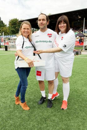 Nova Meierhenrich, Axel Bosse, and Katharina Fegebank at the Kicken mit Herz charity soccer game to benefit the pediatric ward at the UKE at Hoheluft Stadium in Hamburg, September 6, 2026 Foto:xgbrcix xFuturexImagex kicken_6917
