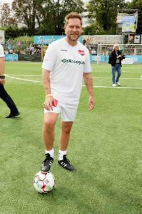 Johannes Oerding at the Kicken mit Herz charity soccer game to benefit the UKE’s pediatric ward at Hoheluft Stadium in Hamburg, September 6, 2026 Foto:xgbrcix xFuturexImagex kicken_6931