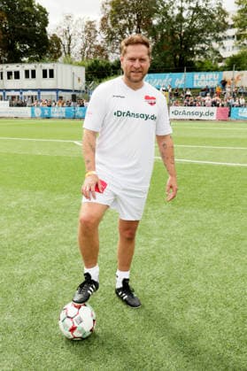 Johannes Oerding at the Kicken mit Herz charity soccer game to benefit the UKE’s pediatric ward at Hoheluft Stadium in Hamburg, September 6, 2026 Foto:xgbrcix xFuturexImagex kicken_6933