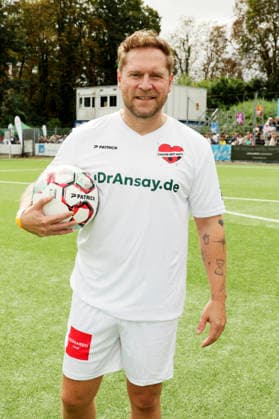 Johannes Oerding at the Kicken mit Herz charity soccer game to benefit the UKE’s pediatric ward at Hoheluft Stadium in Hamburg, September 6, 2026 Foto:xgbrcix xFuturexImagex kicken_6934