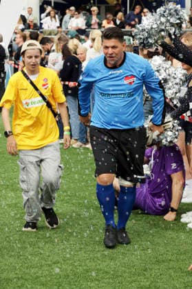 Tim Mälzer at the Kicken mit Herz charity soccer match to benefit the pediatric ward at the UKE at Hoheluft Stadium in Hamburg, September 6, 2026 Foto:xgbrcix xFuturexImagex kicken_6944