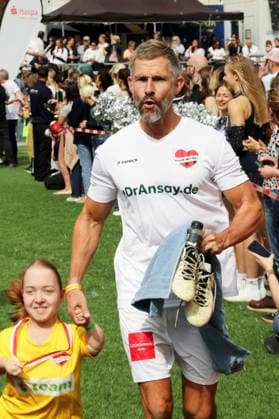 Micky Beisenherz at the Kicken mit Herz charity soccer game to benefit the UKE s pediatric ward at Hoheluft Stadium in Hamburg, September 6, 2026 Foto:xgbrcix xFuturexImagex kicken_6947