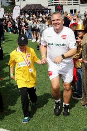 Elton at the Kicken mit Herz charity soccer game to benefit the UKE s pediatric ward at Hoheluft Stadium in Hamburg, September 6, 2026 Foto:xgbrcix xFuturexImagex kicken_6949
