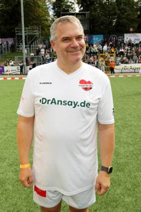Elton at the Kicken mit Herz charity soccer game to benefit the UKE s pediatric ward at Hoheluft Stadium in Hamburg, September 6, 2026 Foto:xgbrcix xFuturexImagex kicken_6952