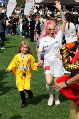 Belle La Donna at the Kicken mit Herz charity soccer game to benefit the UKE’s pediatric ward at Hoheluft Stadium in Hamburg, September 6, 2026 Foto:xgbrcix xFuturexImagex kicken_6956