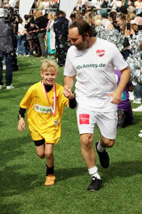 Axel Bosse at the Kicken mit Herz charity soccer match to benefit the UKE pediatric ward at Hoheluft Stadium in Hamburg, September 6, 2026 Foto:xgbrcix xFuturexImagex kicken_6957