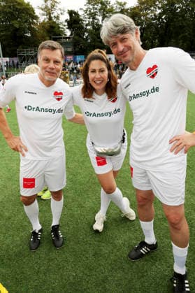 Thomas Helmer, Madita van Hülsen, and Richard Golz at the Kicken mit Herz charity soccer match to benefit the UKE s pediatric ward at Hoheluft Stadium in Hamburg, September 6, 2026 Foto:xgbrcix xFuturexImagex kicken_6965