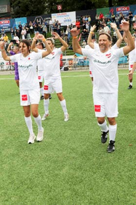 Lilli Hollunder, Kostja Ullmann, and Patrick Bach at the Kicken mit Herz charity soccer game to benefit the pediatric ward at the UKE at Hoheluft Stadium in Hamburg, September 6, 2026 Foto:xgbrcix xFuturexImagex kicken_6914
