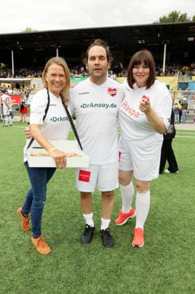 Nova Meierhenrich, Axel Bosse, and Katharina Fegebank at the Kicken mit Herz charity soccer match to benefit the UKE s pediatric ward at Hoheluft Stadium in Hamburg, September 6, 2026 Foto:xgbrcix xFuturexImagex kicken_6915