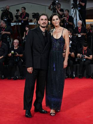 IPA88203866 - Venice, 83rd Venice International Film Festival 2026 - Night 5 - Red carpet for *THE ECHO CHAMBER* - Pictured: Luca Marinelli and Alyssa Jung  Copyright: xManuelexMangiarottix xPoolxPhotoxEventsx08x 88203866