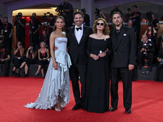 IPA88204572 - Venice, 83rd Venice International Film Festival 2026 - Night 5 - Red carpet for *THE ECHO CHAMBER* - Pictured: Alicia Vikander, Susan Sarandon, director Andrea Pallaoro, and Luca Marinelli  Copyright: xManuelexMangiarottix xPoolxPhotoxEventsx08x 88204572