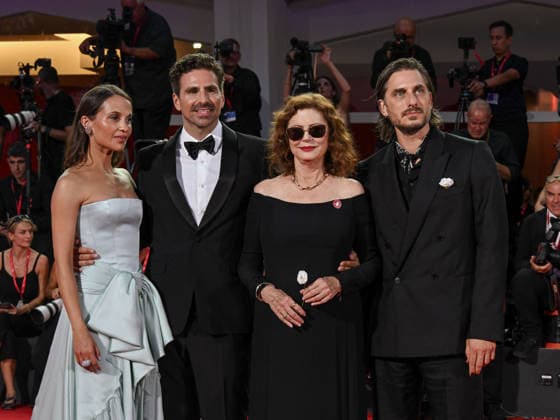 IPA88204577 - Venice, 83rd Venice International Film Festival 2026 - Night 5 - Red carpet for *THE ECHO CHAMBER* - Pictured: Alicia Vikander, Susan Sarandon, director Andrea Pallaoro, and Luca Marinelli  Copyright: xManuelexMangiarottix xPoolxPhotoxEventsx08x 88204577