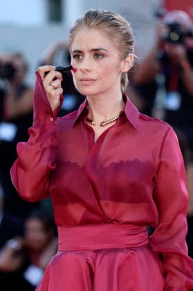 Greta Scarano at the premiere of the film *The Echo Chamber* at the 2023 Venice Biennale—the 83rd Venice International Film Festival—at the Palazzo del Cinema in Venice, September 6, 2026 Foto:xD.xBedrosianx xFuturexImagex chamber_6920