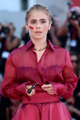 Greta Scarano at the premiere of the film *The Echo Chamber* at the 2023 Venice Biennale—the 83rd Venice International Film Festival—at the Palazzo del Cinema in Venice, September 6, 2026 Foto:xD.xBedrosianx xFuturexImagex chamber_6921