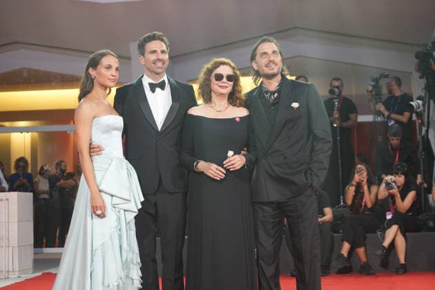 05 September Festival de Venise VENICE, ITALY - SEPTEMBER 06: Luca Marinelli, director Andrea Pallaoro, Susan Sarandon, Alicia Vikander attend the The Echo Chamber Screening during the 83rd Venice International Film Festival at Sala Grande on September 06, 2026 in Venice, Italy. Photo: Laurent Lairys. . venise  Copyright: xLaurentxLairysx