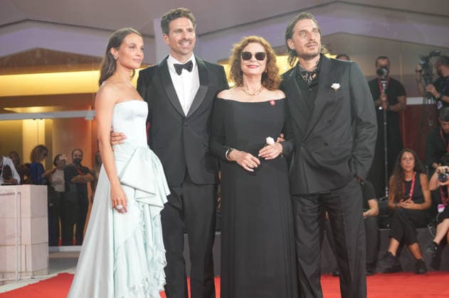 05 September Festival de Venise VENICE, ITALY - SEPTEMBER 06: Luca Marinelli, director Andrea Pallaoro, Susan Sarandon, Alicia Vikander attend the The Echo Chamber Screening during the 83rd Venice International Film Festival at Sala Grande on September 06, 2026 in Venice, Italy. Photo: Laurent Lairys. . venise  Copyright: xLaurentxLairysx