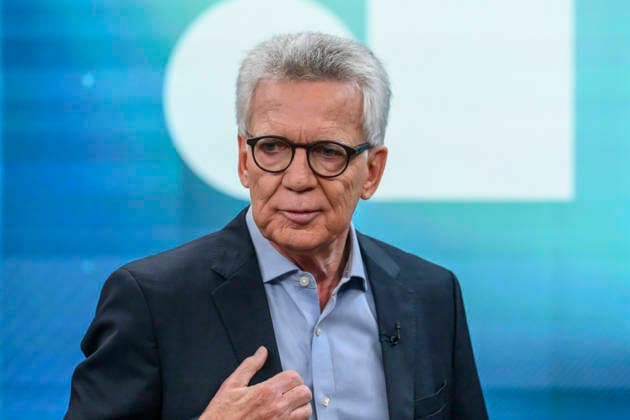 Pictured from left: Thomas de Maizière, CDU, former Federal Minister, Germany, Berlin, studio, guest on Caren Miosga’s political talk show, TV program, Das Erste, broadcast from Studio 20 in Berlin-Adlershof; topic: the results and consequences of the state election in Saxony-Anhalt, The AfD and the state election in Saxony-Anhalt, September 6, 2026, Copyright: HMBxMedia UwexKoch