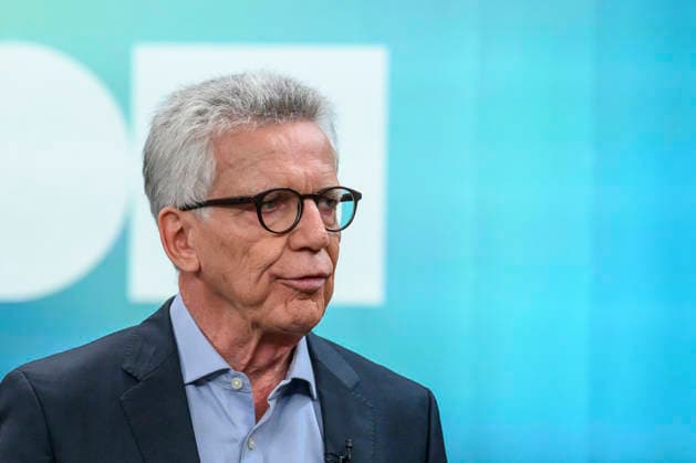 Pictured from left: Thomas de Maizière, CDU, former Federal Minister, Germany, Berlin, studio, guest on Caren Miosga’s political talk show, TV program, Das Erste, broadcast from Studio 20 in Berlin-Adlershof; topic: the results and consequences of the state election in Saxony-Anhalt, The AfD and the state election in Saxony-Anhalt, September 6, 2026, Copyright: HMBxMedia UwexKoch