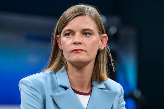Pictured, from left: Vera Wolfskämpf, Saxony-Anhalt correspondent for RedaktionsNetzwerk Deutschland, GER, Berlin, studio, guest on Caren Miosga’s political talk show, TV, program, Das Erste, from Studio 20 in Berlin-Adlershof, topic: the results and consequences of the state election in Saxony-Anhalt, the AfD and the state election in Saxony-Anhalt, September 6, 2026, Copyright: HMBxMedia UwexKoch