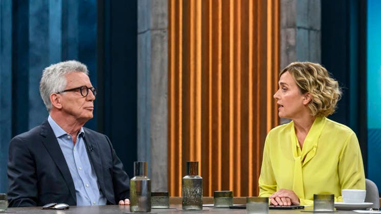 Pictured, from left: Thomas de Maizière, CDU, former Federal Minister, in conversation with Caren Miosga, GER, Berlin, studio, guest on Caren Miosga’s political talk show, TV program, Das Erste, broadcast from Studio 20 in Berlin-Adlershof, topic: the results and consequences of the state election in Saxony-Anhalt, the AfD and the state election in Saxony-Anhalt, September 6, 2026, Copyright: HMBxMedia UwexKoch
