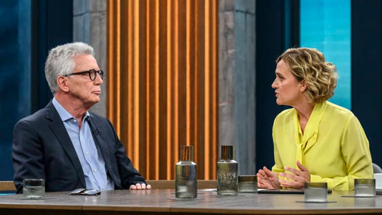 Pictured, from left: Thomas de Maizière, CDU, former Federal Minister, in conversation with Caren Miosga, GER, Berlin, studio, guest on Caren Miosga’s political talk show, TV program, Das Erste, broadcast from Studio 20 in Berlin-Adlershof, topic: the results and consequences of the state election in Saxony-Anhalt, the AfD and the state election in Saxony-Anhalt, September 6, 2026, Copyright: HMBxMedia UwexKoch