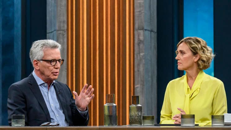 Pictured, from left: Thomas de Maizière, CDU, former Federal Minister, in conversation with Caren Miosga, GER, Berlin, studio, guest on Caren Miosga’s political talk show, TV program, Das Erste, broadcast from Studio 20 in Berlin-Adlershof, topic: the results and consequences of the state election in Saxony-Anhalt, the AfD and the state election in Saxony-Anhalt, September 6, 2026, Copyright: HMBxMedia UwexKoch