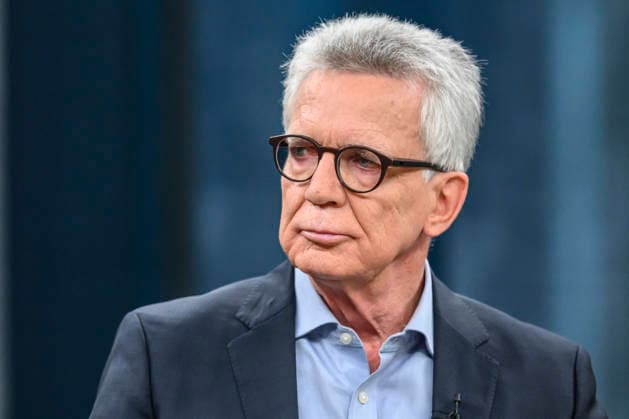 Pictured, from left: Thomas de Maizière, CDU, former Federal Minister, Germany, Berlin, studio, guest on Caren Miosga’s political talk show, TV program, Das Erste, broadcast from Studio 20 in Berlin-Adlershof; topic: the results and consequences of the state election in Saxony-Anhalt, The AfD and the state election in Saxony-Anhalt, September 6, 2026, Copyright: HMBxMedia UwexKoch