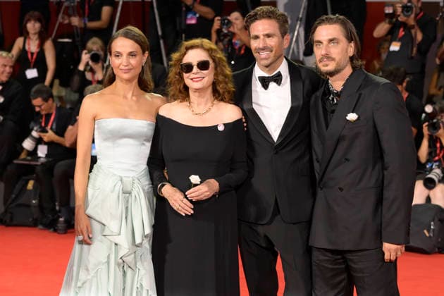 September 6, 2026, Venice Lido, Italy: Alicia Vikander (l),Susan Sarandon (c), Andrea Pallaoro (c) and Luca Marinelli (r) attend the red carpet of movie The echo chamber during the 83rd Venice Film Festival at Palazzo del cinema. Venice Lido Italy - ZUMAs197 20260906_aaa_s197_462 Copyright: xMarioxCartellix
