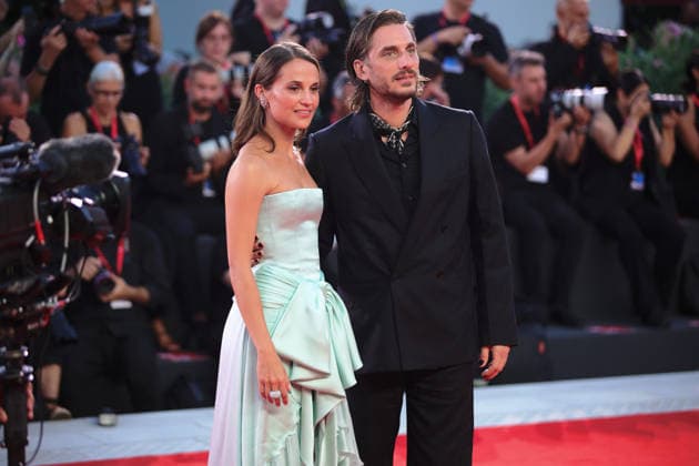 83rd Venice International Film Festival in Venice, Italy - 06 Sep 2026. Swedish actress Alicia Vikander and Italian actor Luca Marinelli attend the red carpet of the film The Echo Chamber at the 83rd Venice International Film Festival at the Sala Grande. The Filming Italy Venice Award delegation, with 80 international and national guests, will also walk this carpet afterward. Venice Italy Copyright: xMarcoxBaradax xSOPAxImagesx 20260906_RED CARPET THE ECHO CHAMBER AND HOMBRE AL AGUA-1341