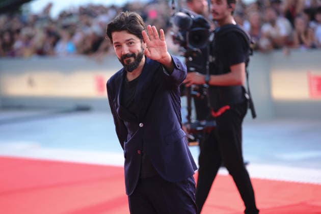 83rd Venice International Film Festival in Venice, Italy - 06 Sep 2026. Mexican actor and producer Diego Luna attends the red carpet of the film The Echo Chamber at the 83rd Venice International Film Festival at the Sala Grande. The Filming Italy Venice Award delegation, with 80 international and national guests, will also walk this carpet afterward. Venice Italy Copyright: xMarcoxBaradax xSOPAxImagesx 20260906_RED CARPET THE ECHO CHAMBER AND HOMBRE AL AGUA-656